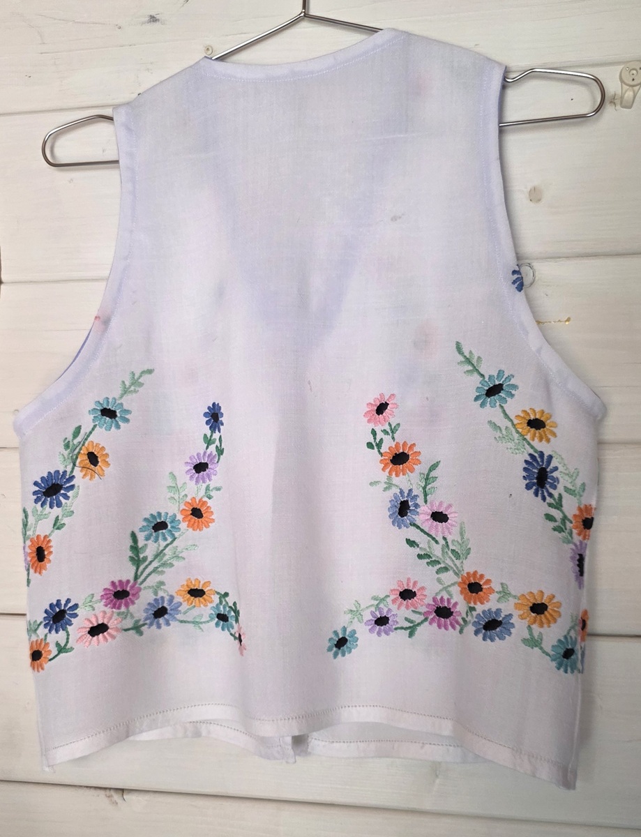 Tie front embroidered vest top - Image 2